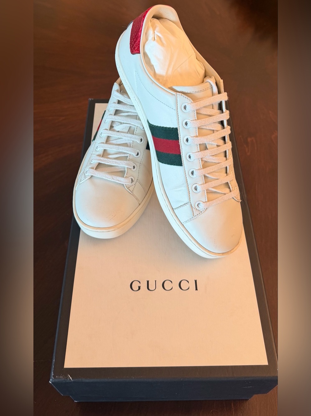 Gucci White Leather Low-Top Sneakers with Red & Green Web
